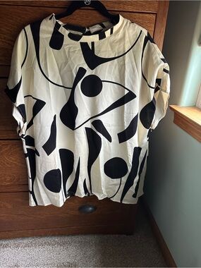 BloomChic Black and Cream Abstract Short Sleeve Blouse